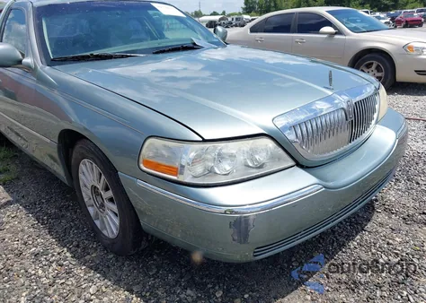 2005 Lincoln Town Car Signature из США, поврежденный, VIN 1LNHM81W55Y664694